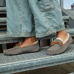 UGG Dakota Slipper Pewter Gray Size 8